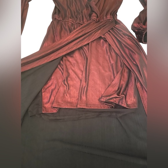 Leith Red V-Neck Bishop Sleeve Gown - Picture 2 of 4